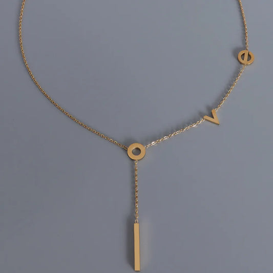 Titaniumstalen Letter Ketting LOVE – Persoonlijk & Duurzaam