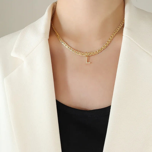 Messing Ketting met Zirkoon Ingelegde Letter Hanger – Elegant & Persoonlijk
