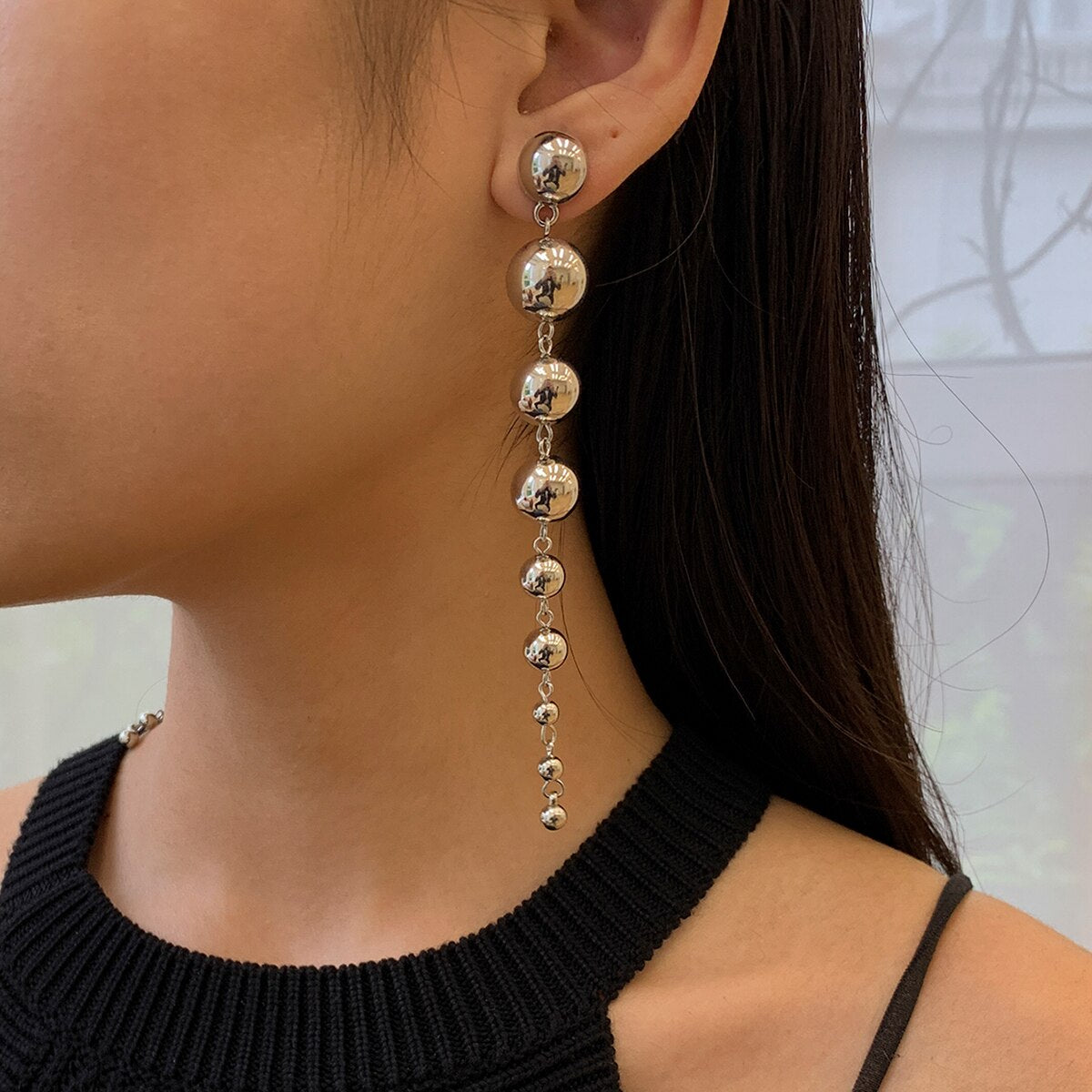 Dames Oorbellen – Lange Metalen Balletjes Oorstekers