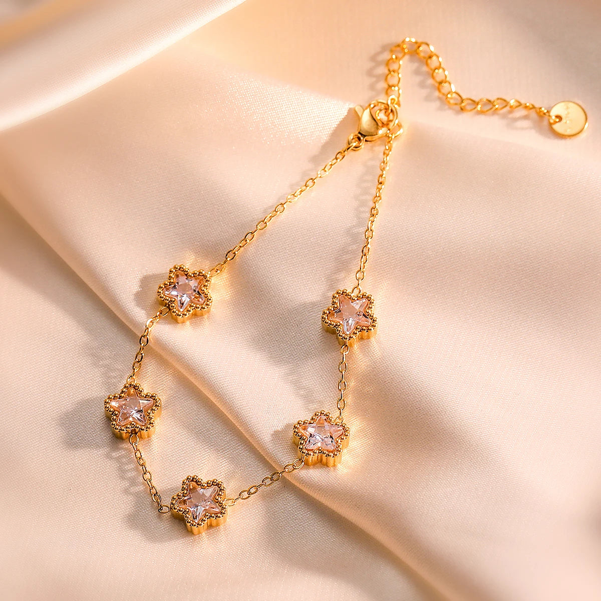 Modieuze light luxury armband voor dames – verfijnd, uniek en veelzijdig sieraad