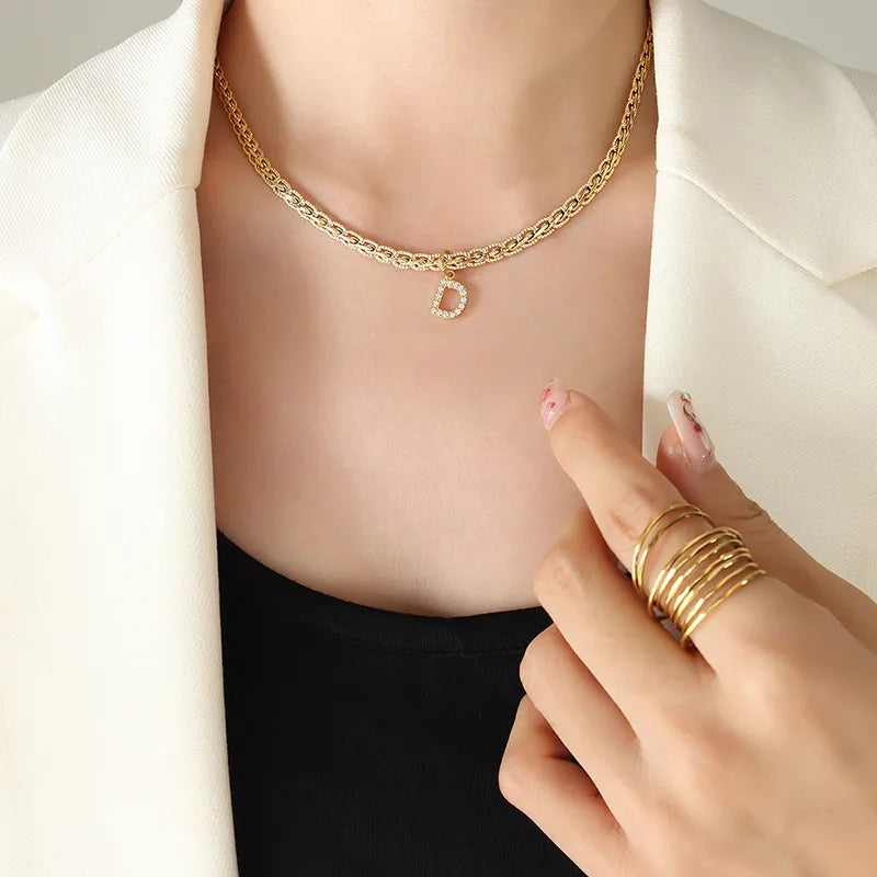 Messing Ketting met Zirkoon Letter Hanger – Elegant & Persoonlijk